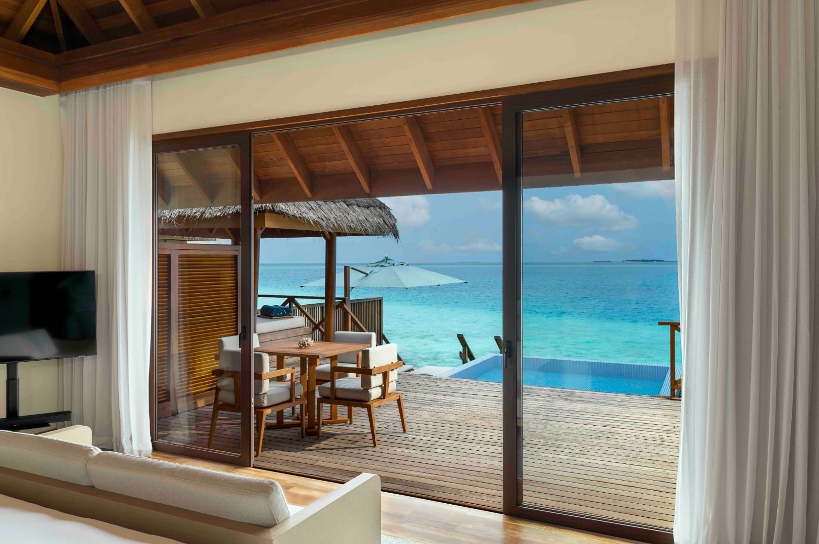 Lagoon Bungalow mit Pool im Huvafen Fushi