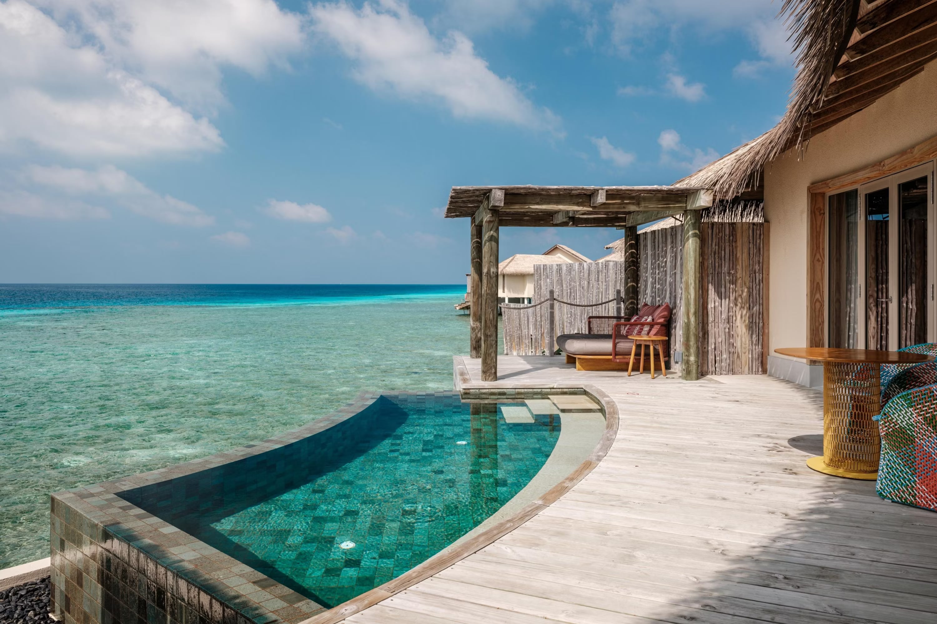 Overwater Pool Villa im InterContinental Maldives Maamunagau