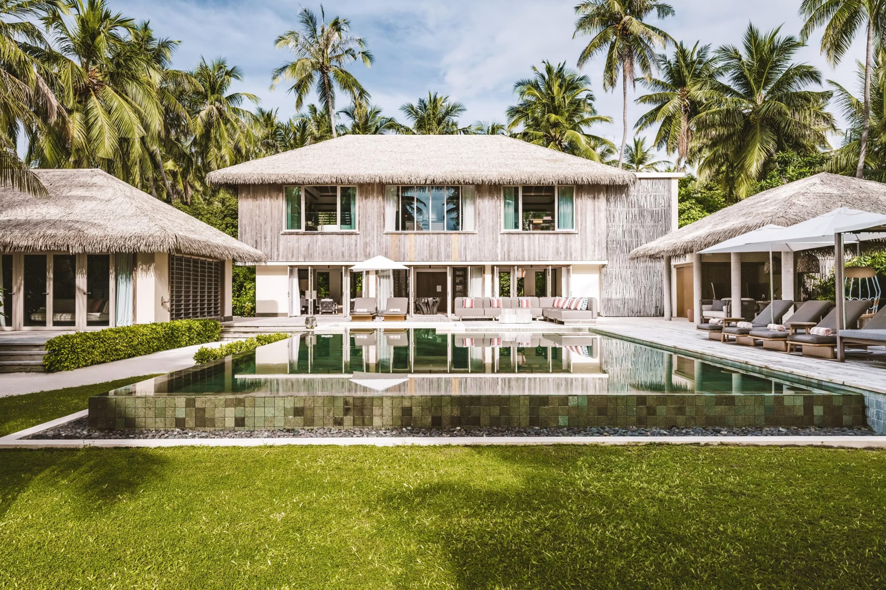 Three Bedroom Royal Beachfront Pool Residence im InterContinental Maldives Maamunagau