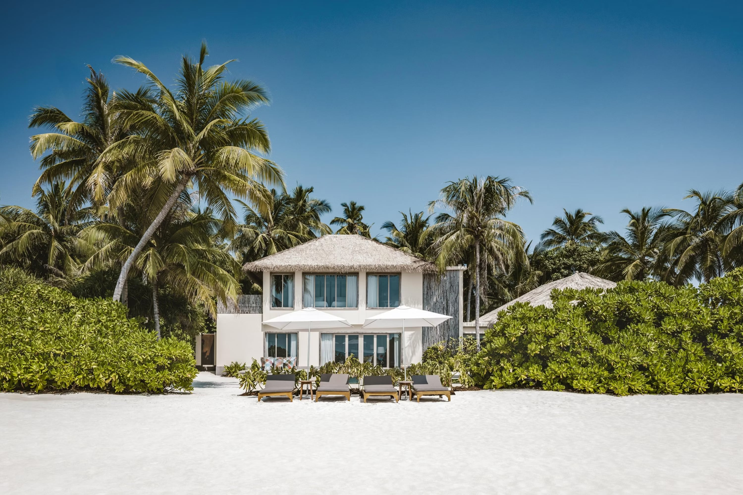 Two Bedroom Beachfront Pool Residence im InterContinental Maldives Maamunagau