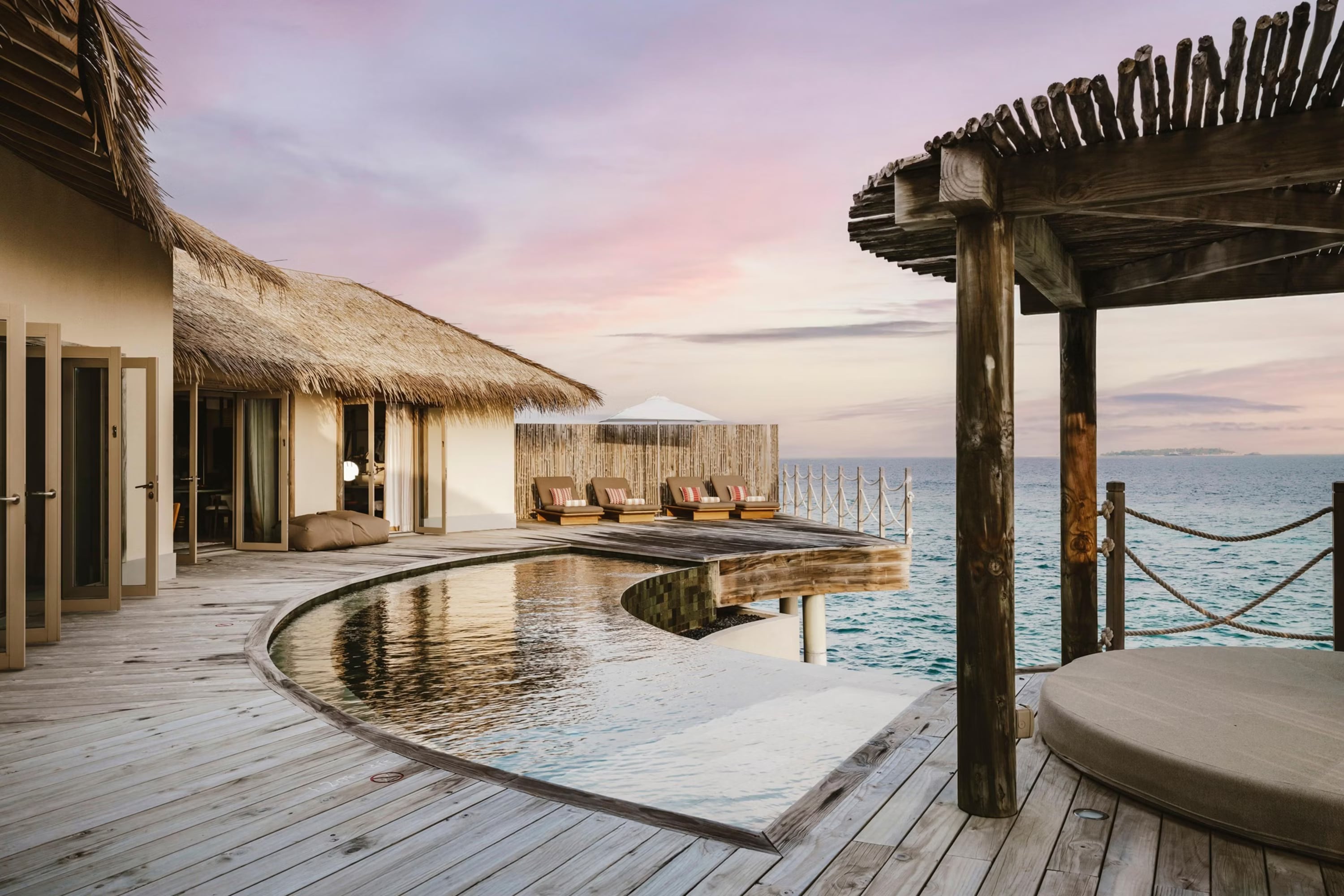Two Bedroom Overwater Pool Residence im InterContinental Maldives Maamunagau