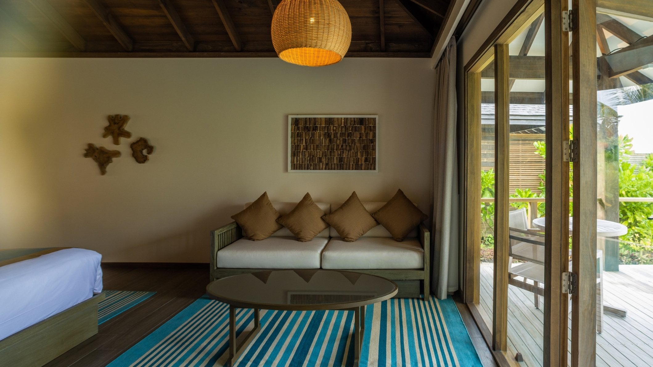 Dheru Beach Villa Innenansicht im Jawakara Islands Maldives
