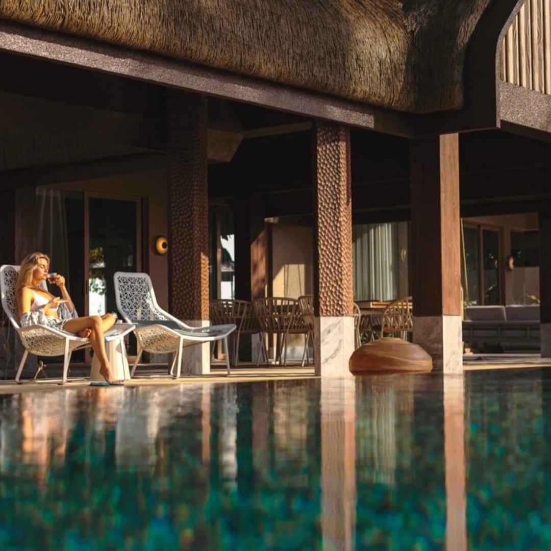 Le matin arrive sans plan. Pieds nus, brise marine, soleil dansant sur l’eau. La journée s’étire, laissant de la place pour respirer librement et revenir à soi.

#JOALIBEING #JoyOfWellLiving #NourishAndF