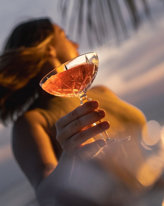 Golden hour tastes better here. Sip, breathe, repeat — as the Indian Ocean sets the sky ablaze and Mura Bar does the rest.

#JOALIMaldives #JoyofLiving #CreativeLiving #Maldives