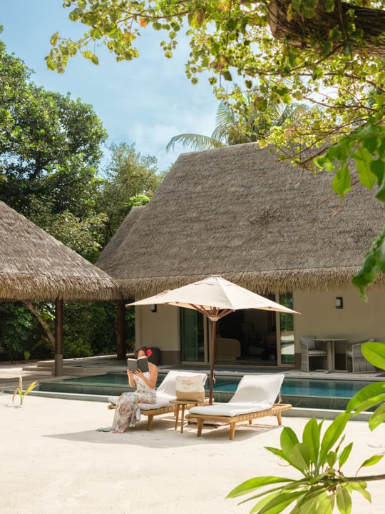 Foto von JOALI Maldives vom 19. Juli 2026. Könnte ein Bild von Liegestuhl, Cabana, im Freien und Text sein.