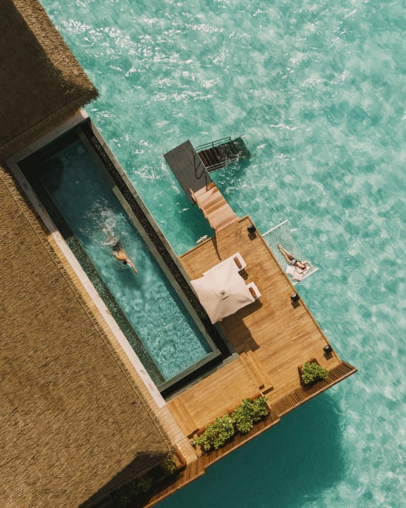 Foto von JOALI Maldives vom 14. Juli 2026. Könnte ein Bild von Schwimmen, Floß, Pool und Text sein.
