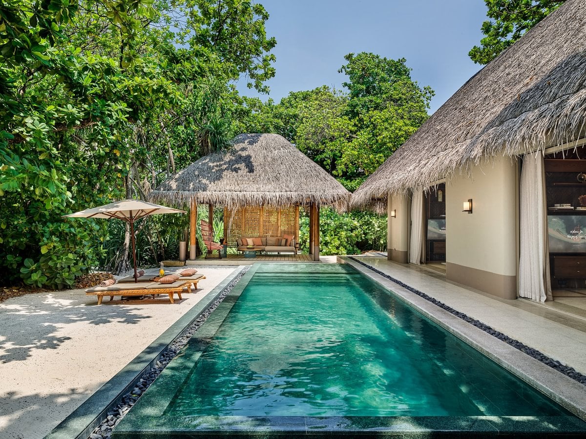 Luxuriöse Beach Villa with Pool – Außenansicht im JOALI Maldives