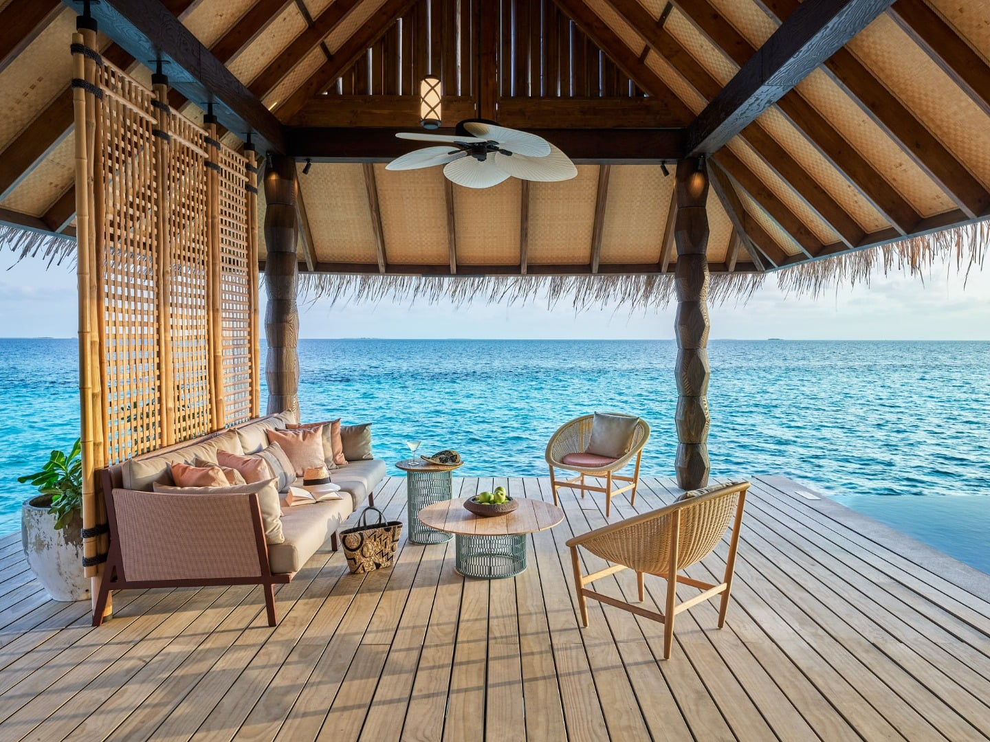 Luxuriöse Water Villa with Pool – Deck im JOALI Maldives