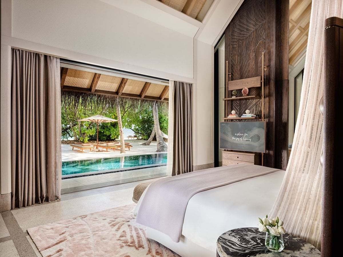 Two Bedroom Beach Villa With Pool – Hauptschlafzimmer im JOALI Maldives