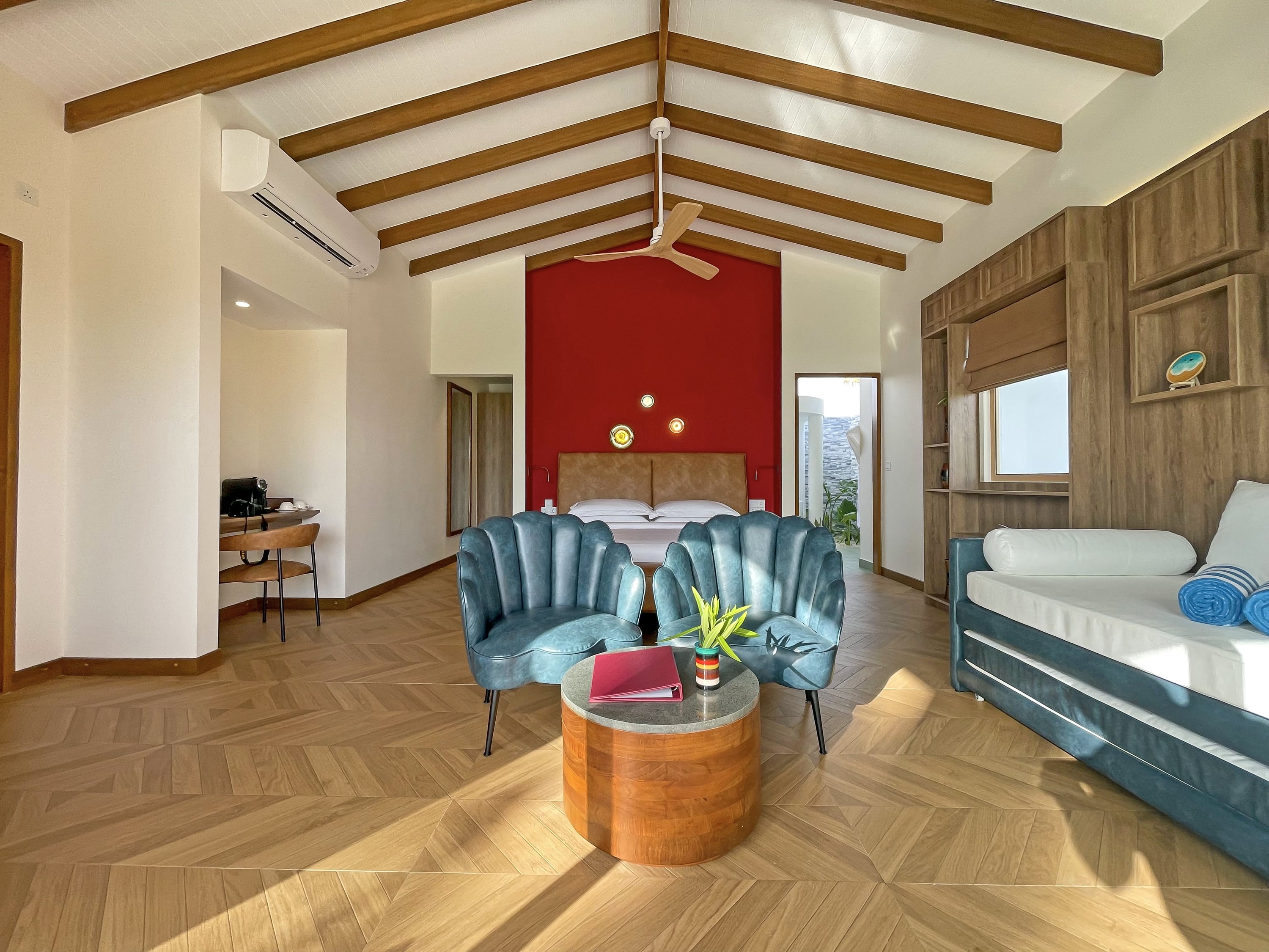 Beach Suite mit Sonnenuntergangsblick im Joy Island Maldives by Cocoon Collection