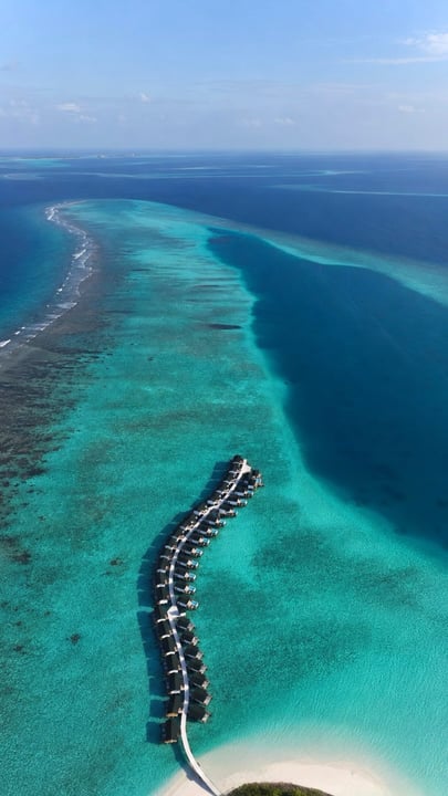 Paradise fühlt sich besser an, wenn man es teilt. 🫂💙

@JoyIslandMaldives: Ihr Glücksort, gemeinsam noch schöner.

#joyisland #maldives #together #withyou #overwatervilla