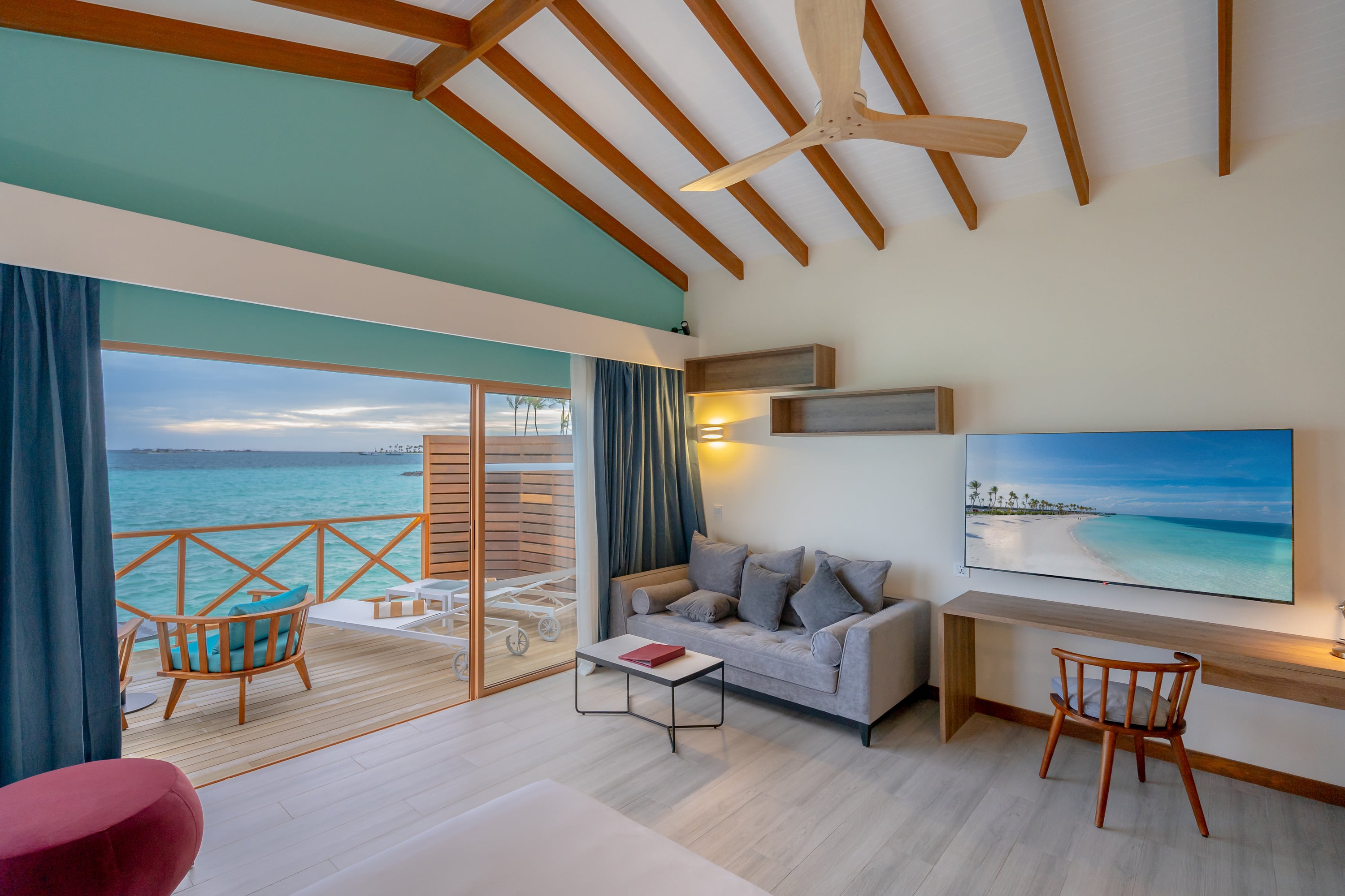 Lagoon Suite mit Sonnenuntergangsblick im Joy Island Maldives by Cocoon Collection