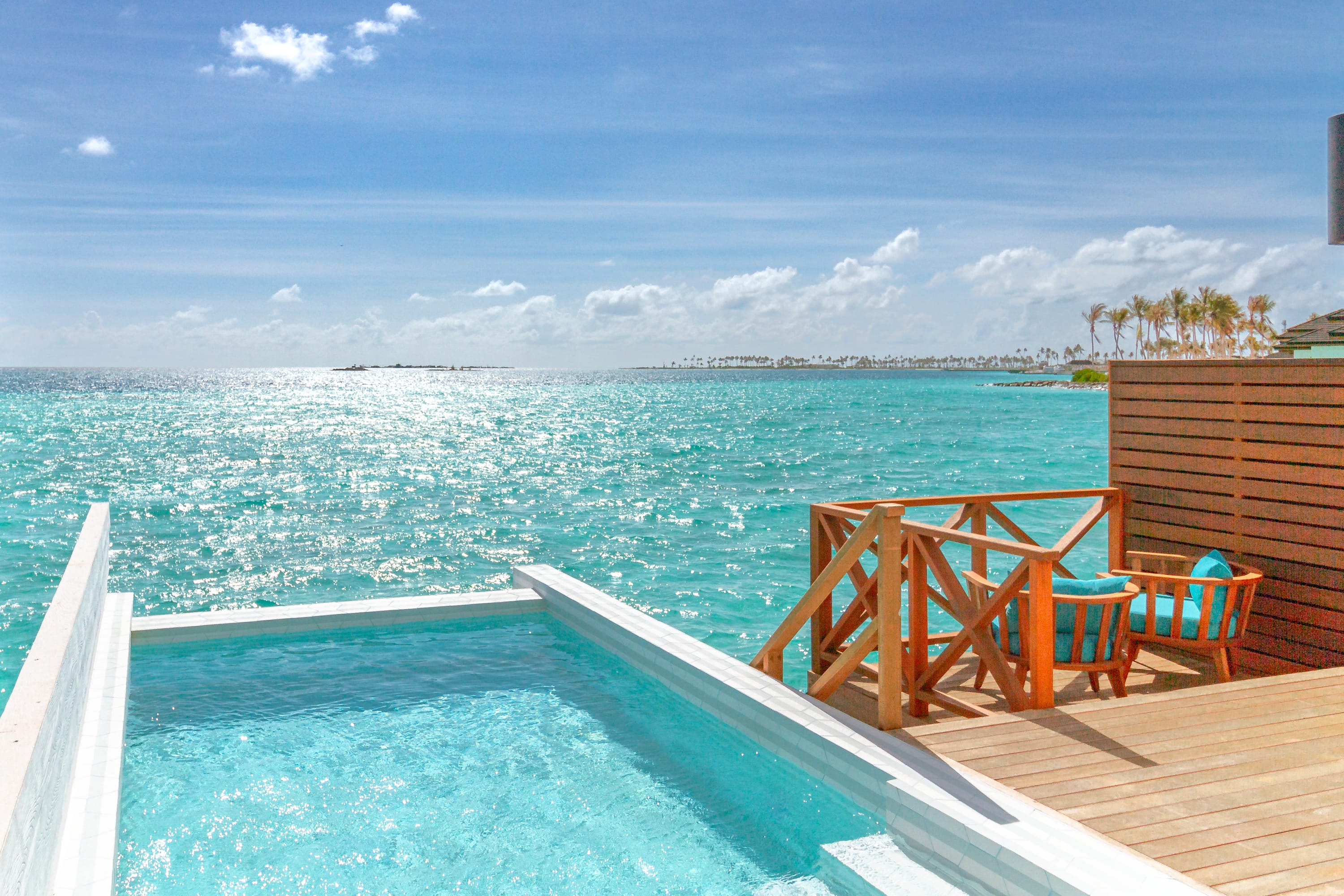 Lagoon Suite mit privatem Pool im Joy Island Maldives by Cocoon Collection