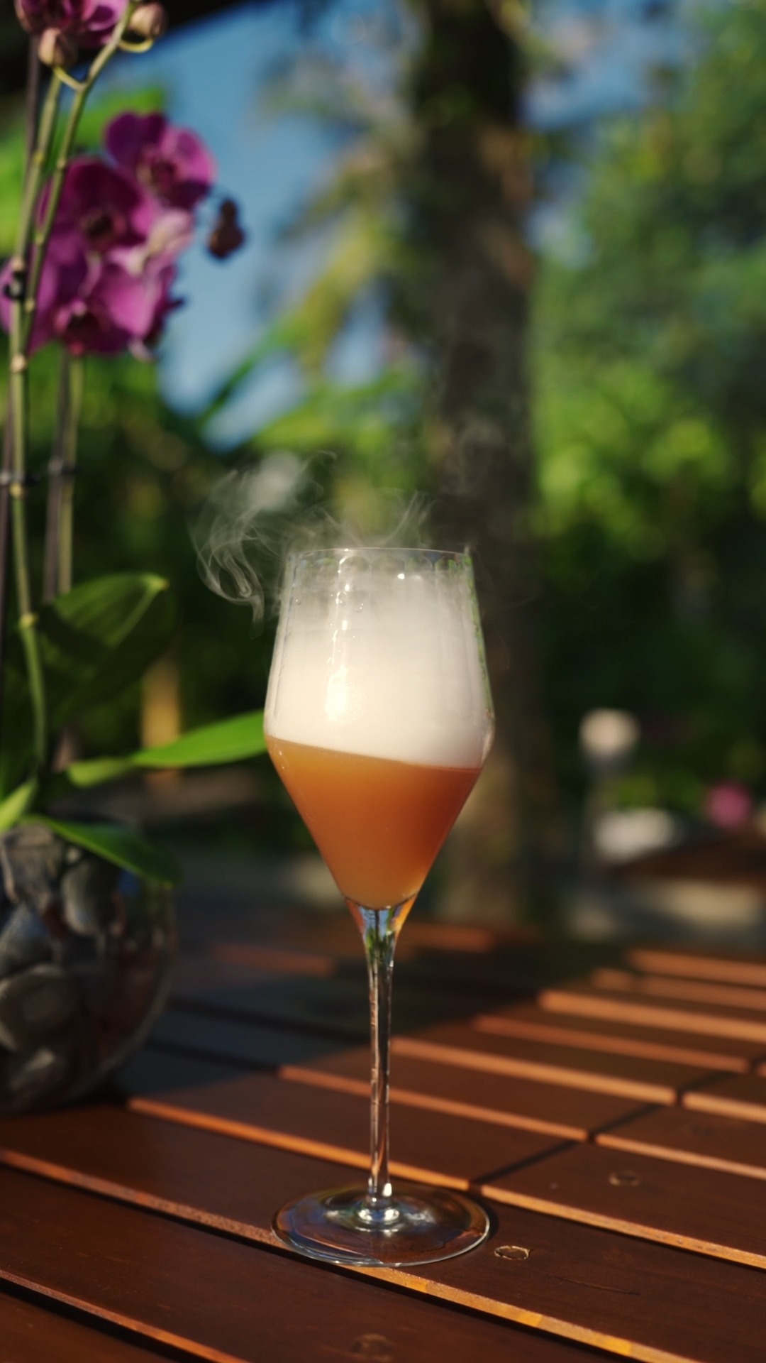 Beyond the glass, crafted for the senses.

Across three nights and three distinctive settings, The Enigma Mansion brought its signature Vietnamese cocktail artistry to the island, from golden-hour mom