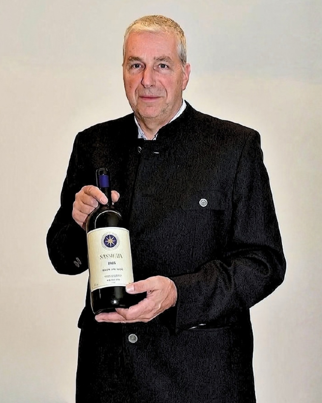 Join us for an intimate evening of exceptional South African wines, exquisite cuisine and stories shared by the people who bring each bottle to life.

Simon Obholzer of Simelia Woestkloof Vineyards an