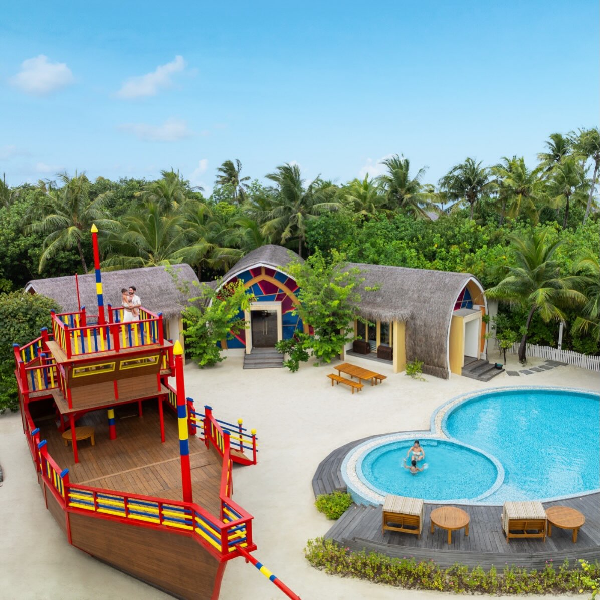 Foto von JW Marriott Maldives Resort & Spa vom 19. Juli 2026. Könnte ein Bild von Rutsche, Pool, im Freien und Text sein.