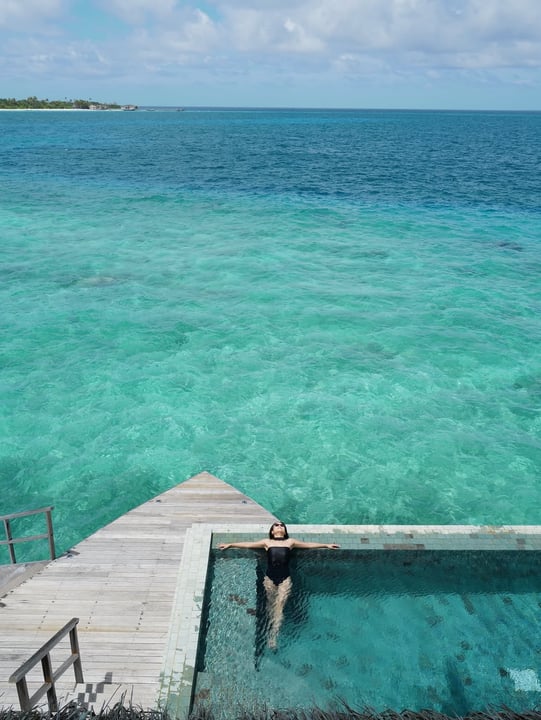 Foto von JW Marriott Maldives Resort & Spa vom 01. Juli 2026. Könnte ein Bild von Schwimmen, Ozean, Horizont und Text sein.