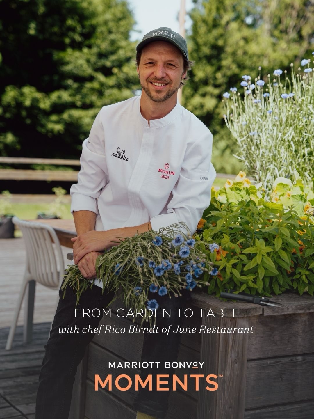 Von JW Marriott Maldives Resort & Spa geteiltes Foto vom 13. Juli 2026, verlinkt mit @ricobirndt und @junerestaurant. Könnte ein Bild von Schürze und Text sein, der lautet „VOGUE Ae MIENELIR कਤਿ MICHELIN 2025 LAFM FROM 