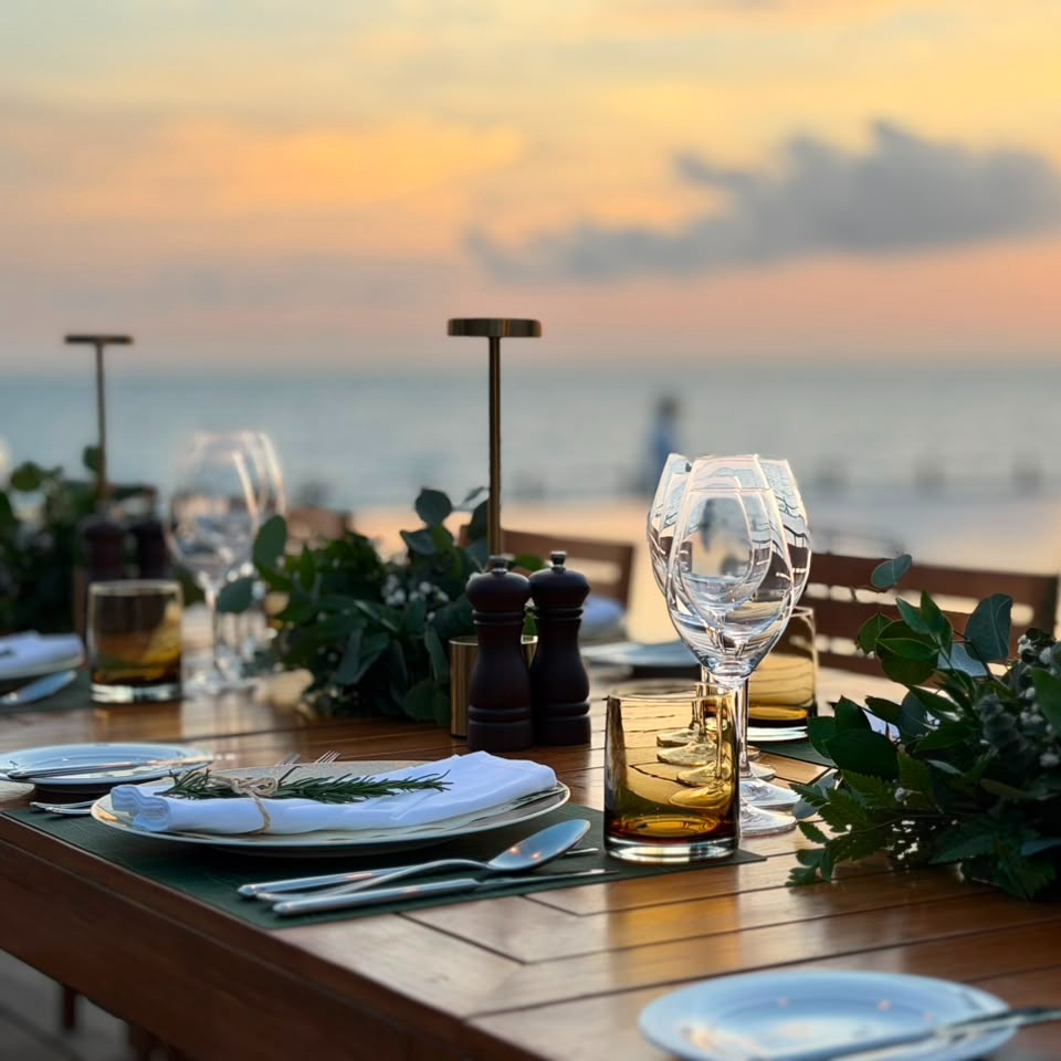 Foto von JW Marriott Maldives Resort & Spa vom 15. August 2026. Könnte ein Bild von Tischdecke, Esstisch, im Freien und Text sein.