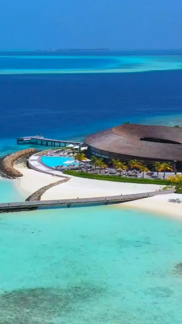 From secluded sandbanks to glass-bottom kayaking adventures, every moment invites you to explore.

Then finish the day with a game of pickleball and a little friendly competition. 🎾🌊

#kagimaldives 