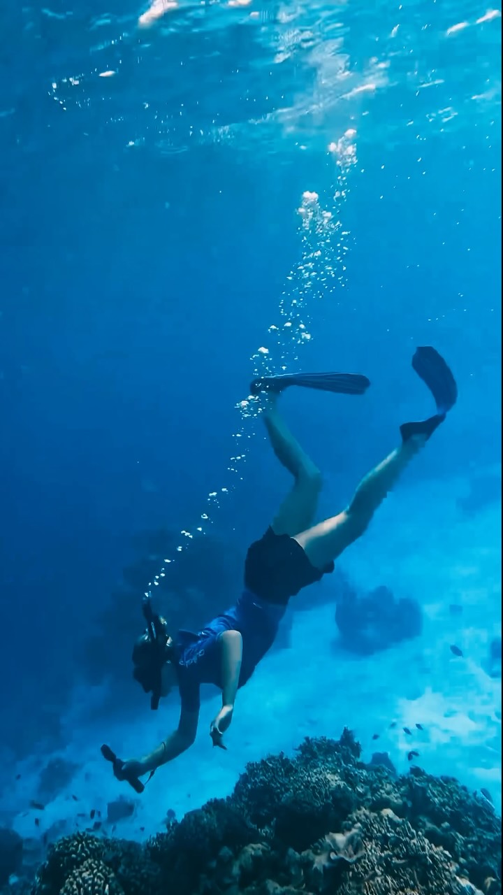 Eine Reise durch Kagi Maldives 🌴✨
Von Strandspaziergängen und Hängemattenmomenten über Yoga am Ozean, Ruhe am Pool, Villa-Gelassenheit, Spa-Verwöhnung bis hin zu magischen Unterwasserbegegnungen — endend mit einem goldenen S