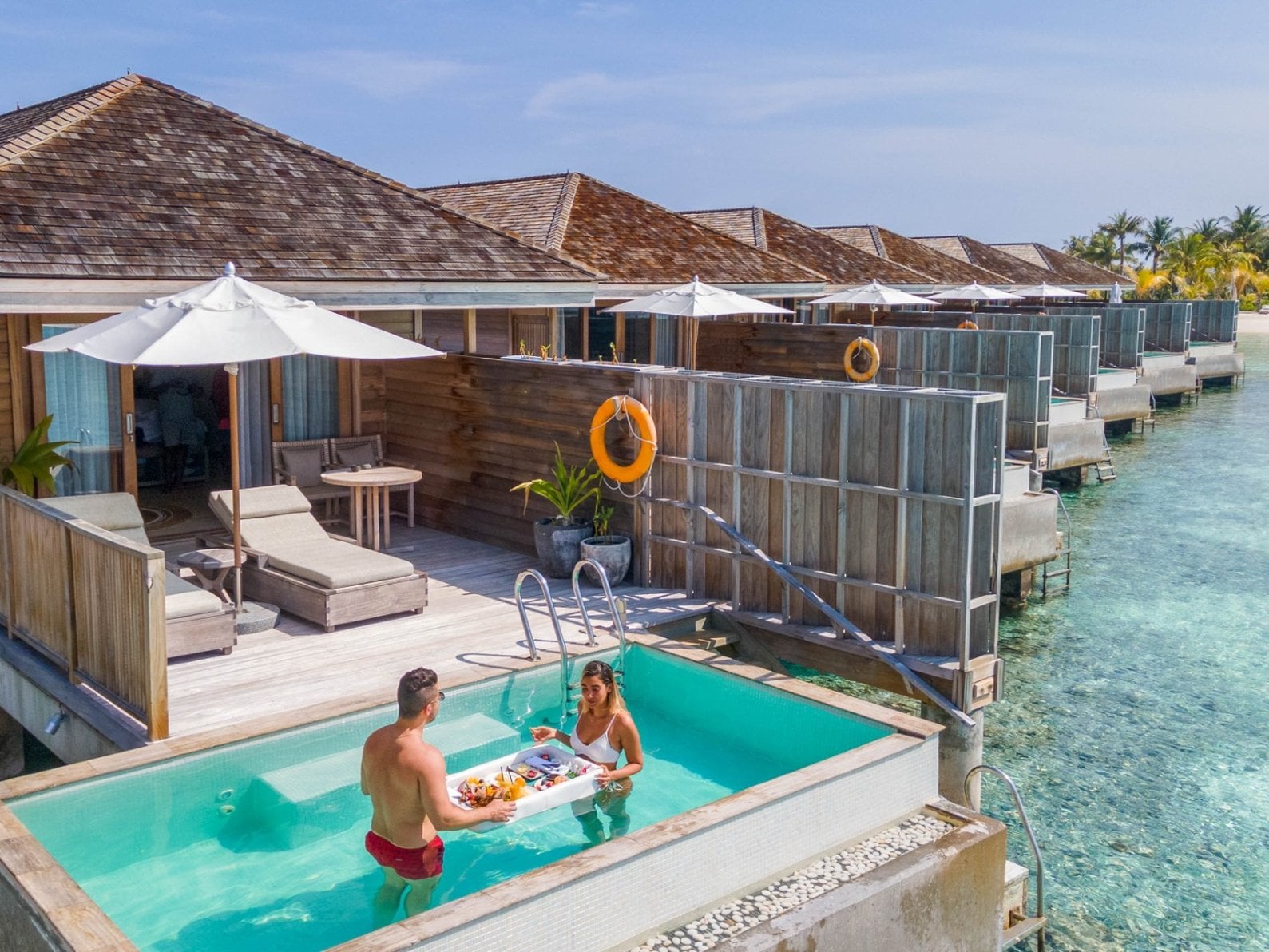 Terrasse der Lagoon Pool Villa auf Kagi Maldives Spa Island