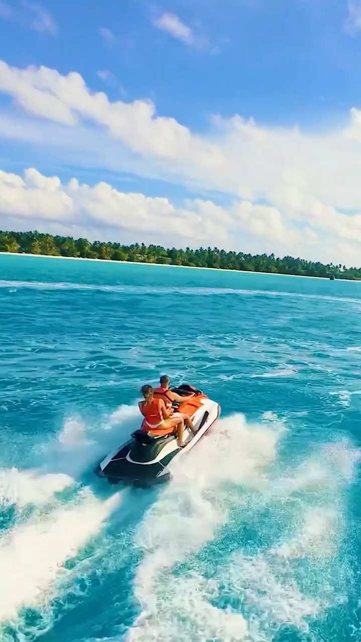 Full speed across the lagoon. Who’s ready for a  watersports day at Kandima?

#KandimaMaldives #AnythingButOrdinary #MyKindOfPlace