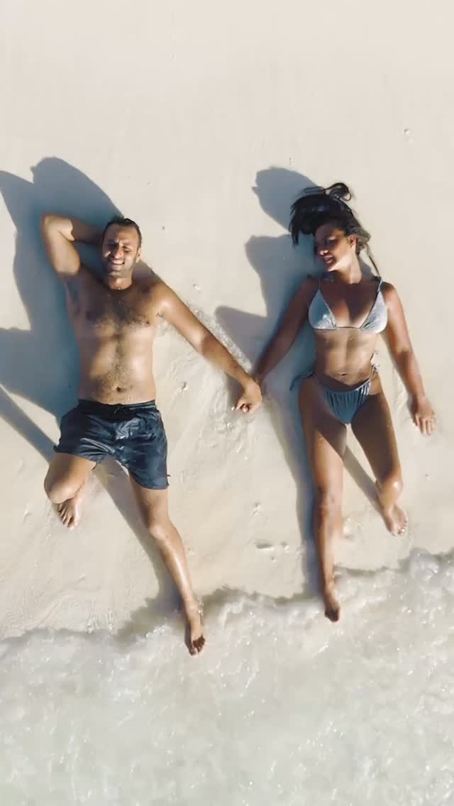 Mit warmem Sand unter den Füßen und dem Ozean im Hintergrund fühlen sich bei Kandima selbst die einfachsten Momente gut an. ⁠
⁠
#KandimaMaldives #AnythingButOrdinary #MyKindOfPlace