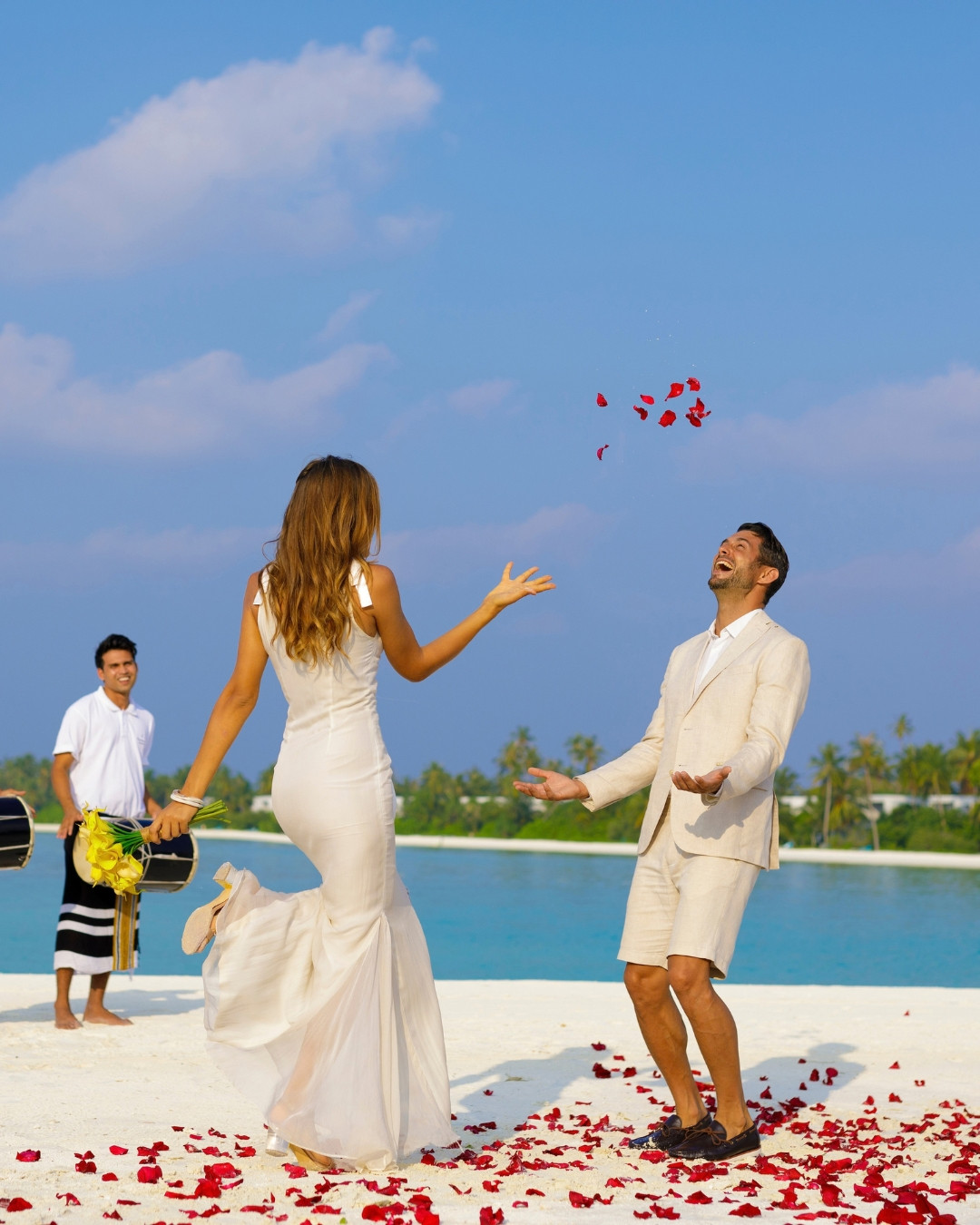 Dites « oui » avec l'océan Indien face à vous, le sable sous vos pieds et vos proches à vos côtés. 💍🌊⁠
⁠
#KandimaMaldives #AnythingButOrdinary #MyKindOfPlace⁠