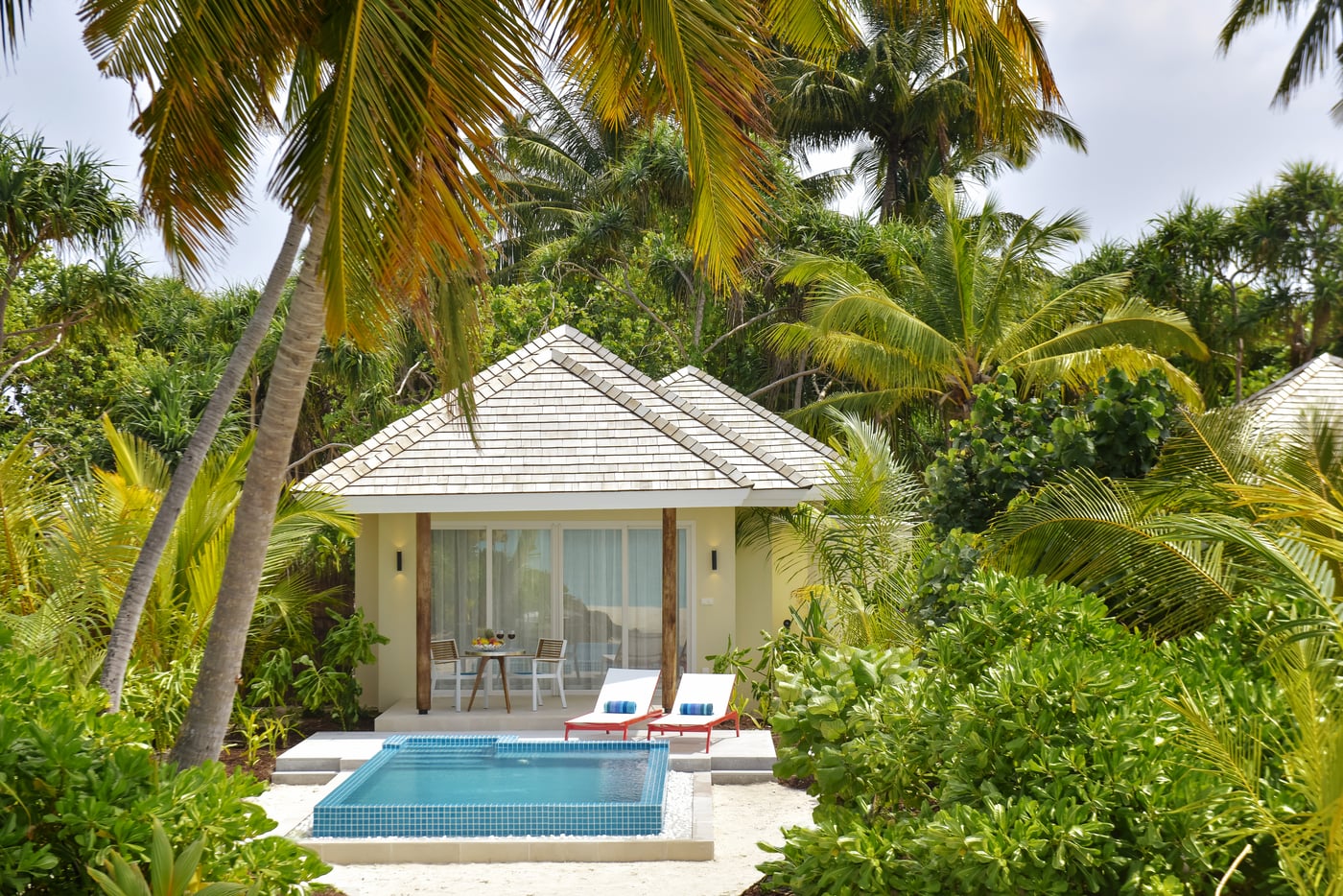 Sunrise Beach Pool Villa mit Swirl Pool im Kandima Maldives