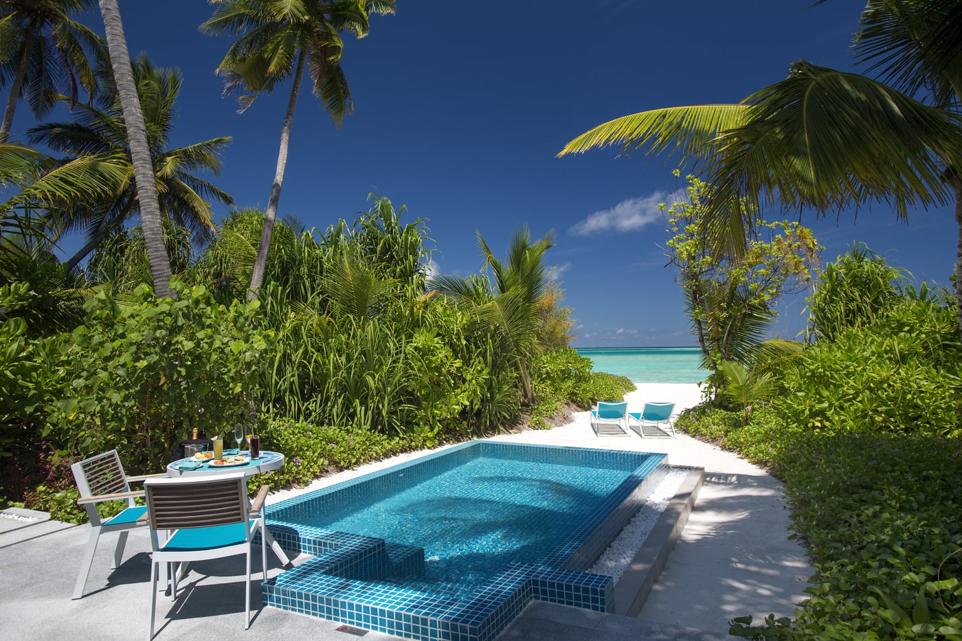 Sunset Beach Pool Villa mit Swirl Pool im Kandima Maldives