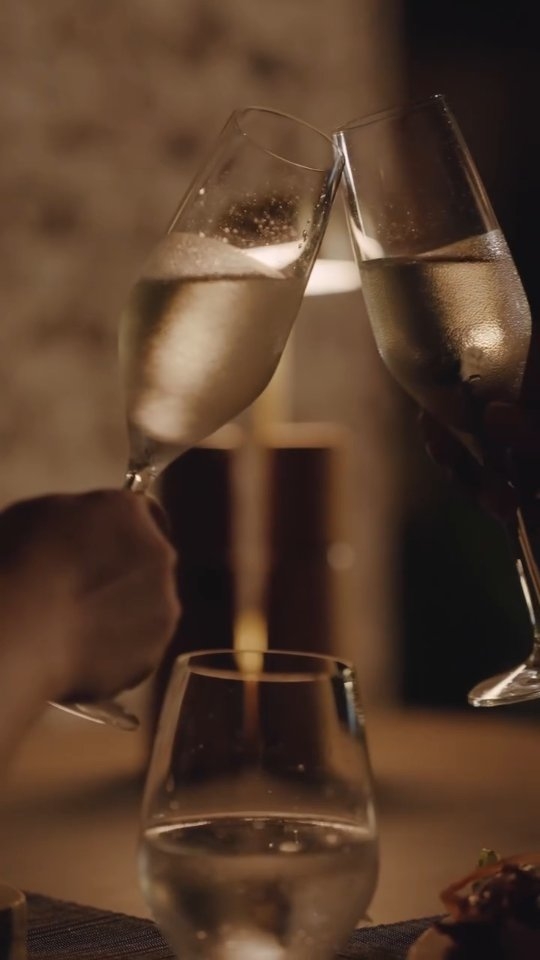 Wo der Ozean den Soundtrack liefert und jeder Moment entspannt wirkt. Genießen Sie die frischesten Meeresfrüchte, fachmännisch gegrillt und serviert in der ruhigen Atmosphäre des Sea Grill – ein intimes kulinarisches Erlebnis gemacht f