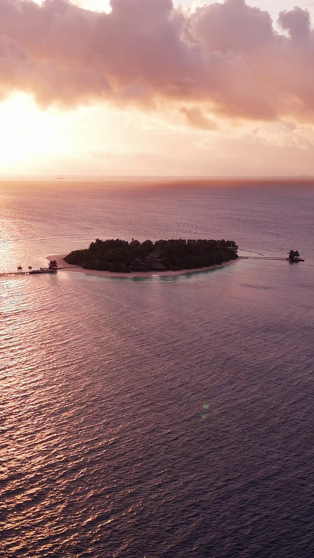 Olive abbina viste panoramiche sull'oceano a una raffinata cucina mediterranea, servita all'aperto e a un passo dal mare.

#KandolhuMaldives #LuxuryResort #OliveRestaurant #FineDining