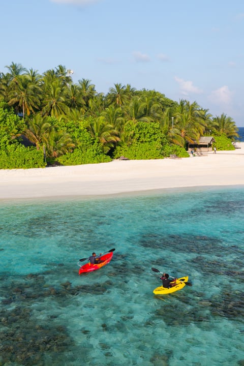 Glissez sur des eaux cristallines et découvrez Kandolhu sous un angle différent. 🌊

Des eaux paisibles, un bleu infini et la liberté d'explorer à votre propre rythme.

#KandolhuMaldives #IslandEscape #