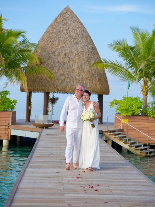 Certaines promesses méritent d'être renouvelées.
Rien que vous deux, entourés de la beauté tranquille de Kandolhu, alors que vous revenez aux mots qui vous ont menés ici.

#RenewalofVows #KandolhuMaldives