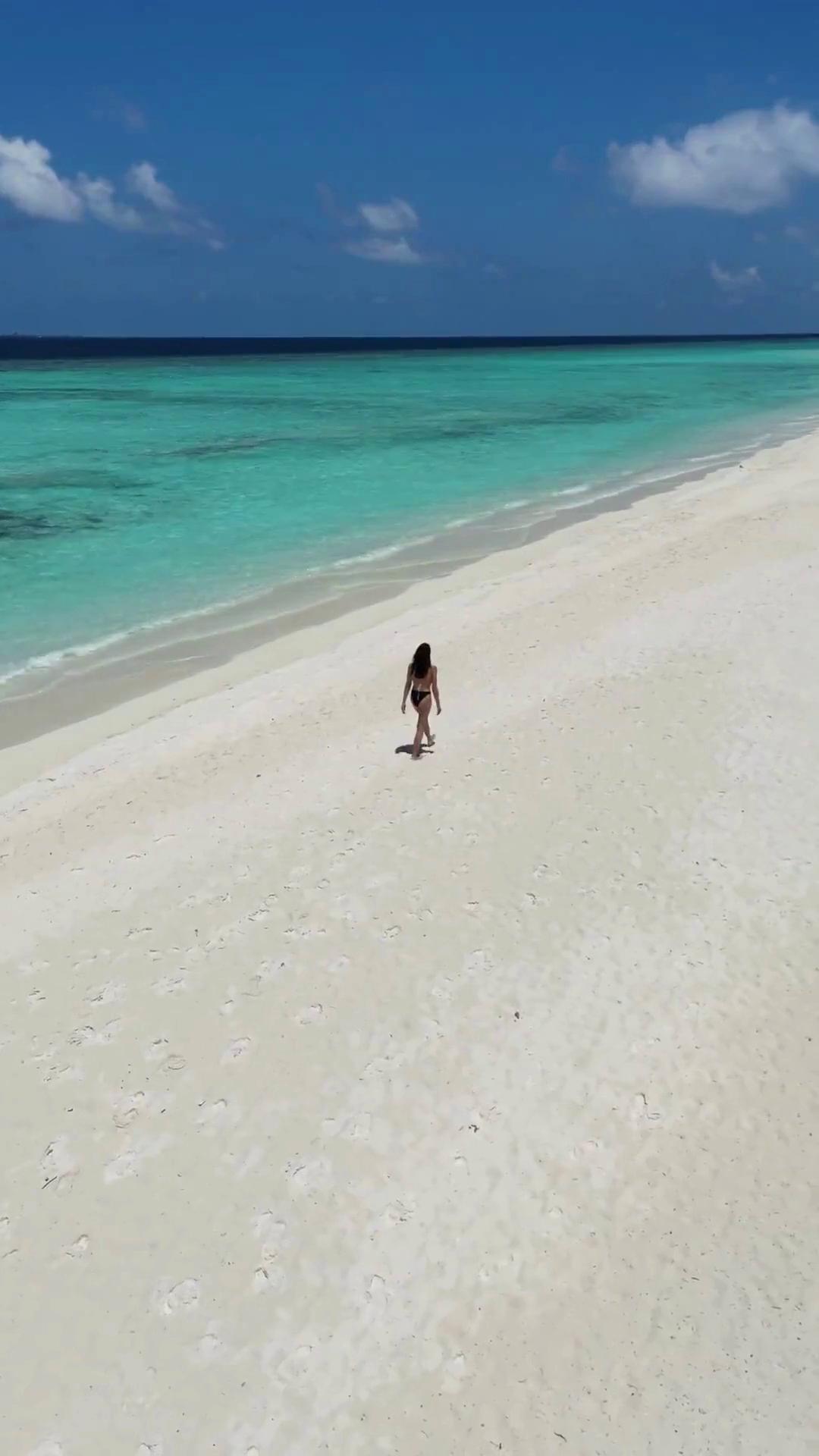 A natural path of white sand leading into the ocean. The turquoise water surrounds you on every side and the view feels like a postcard.

#NivaKuramathi #YourIslandOfChoice #MomentsThatStay #PerfectEs