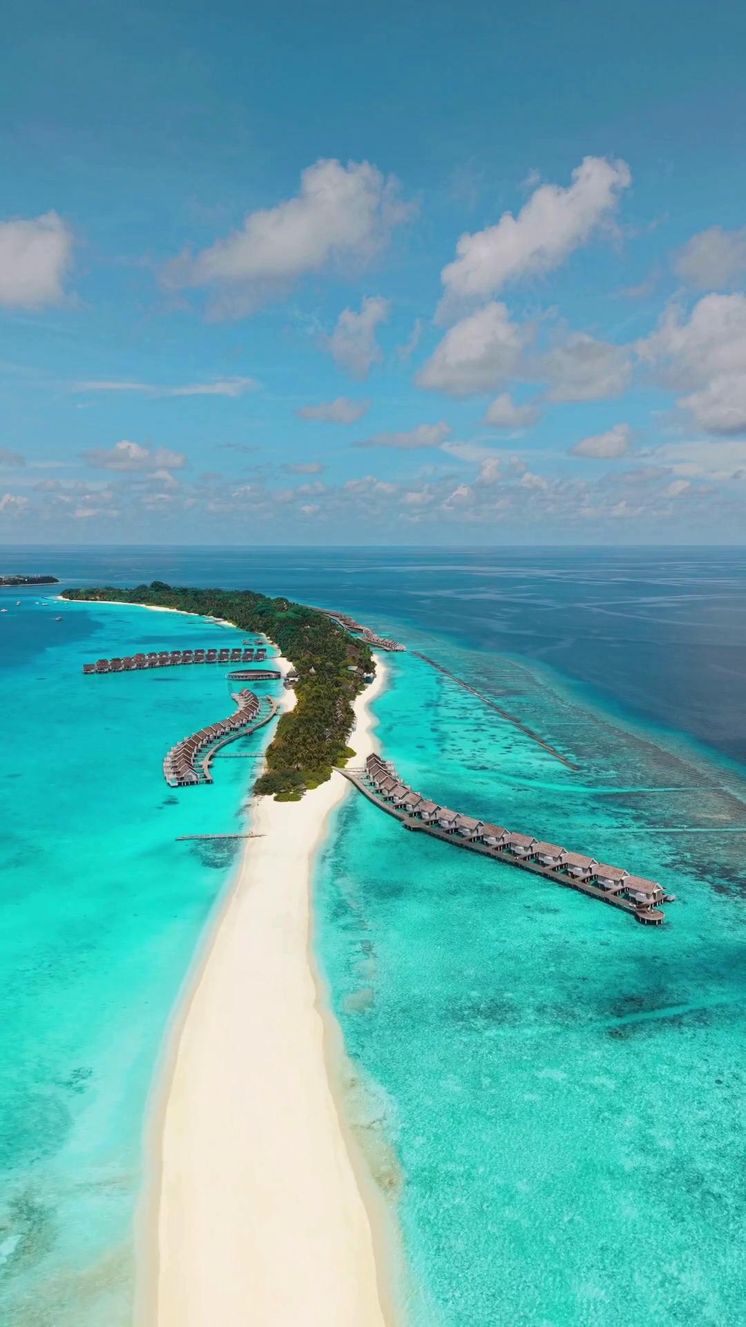 Weiße Sandstrände, wiegende Palmen und endlose Horizonte. Entdecken Sie Momente, die die Zeit verlangsamen und die Seele beruhigen. Willkommen zu Ihrer tropischen Auszeit, Niva Kuramathi!

#NivaKuramathi #YourIslandOfChoice #MomentsThat