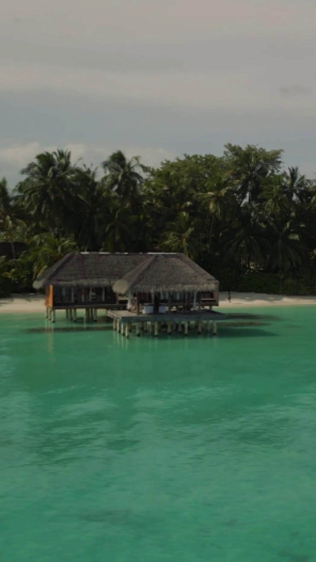 Let the gentle sounds of the ocean melt every bit of stress away at LIME Wellbeing.

#NivaKuramathi #YourIslandOfChoice #MomentsThatStay #PerfectEscape #VisitMaldives #LIMEWellbeing #SpaMoments