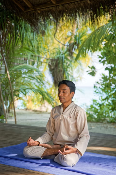Foto di Niva Kuramathi Maldives del 15 settembre 2026. Potrebbe essere un'immagine di yoga e testo.