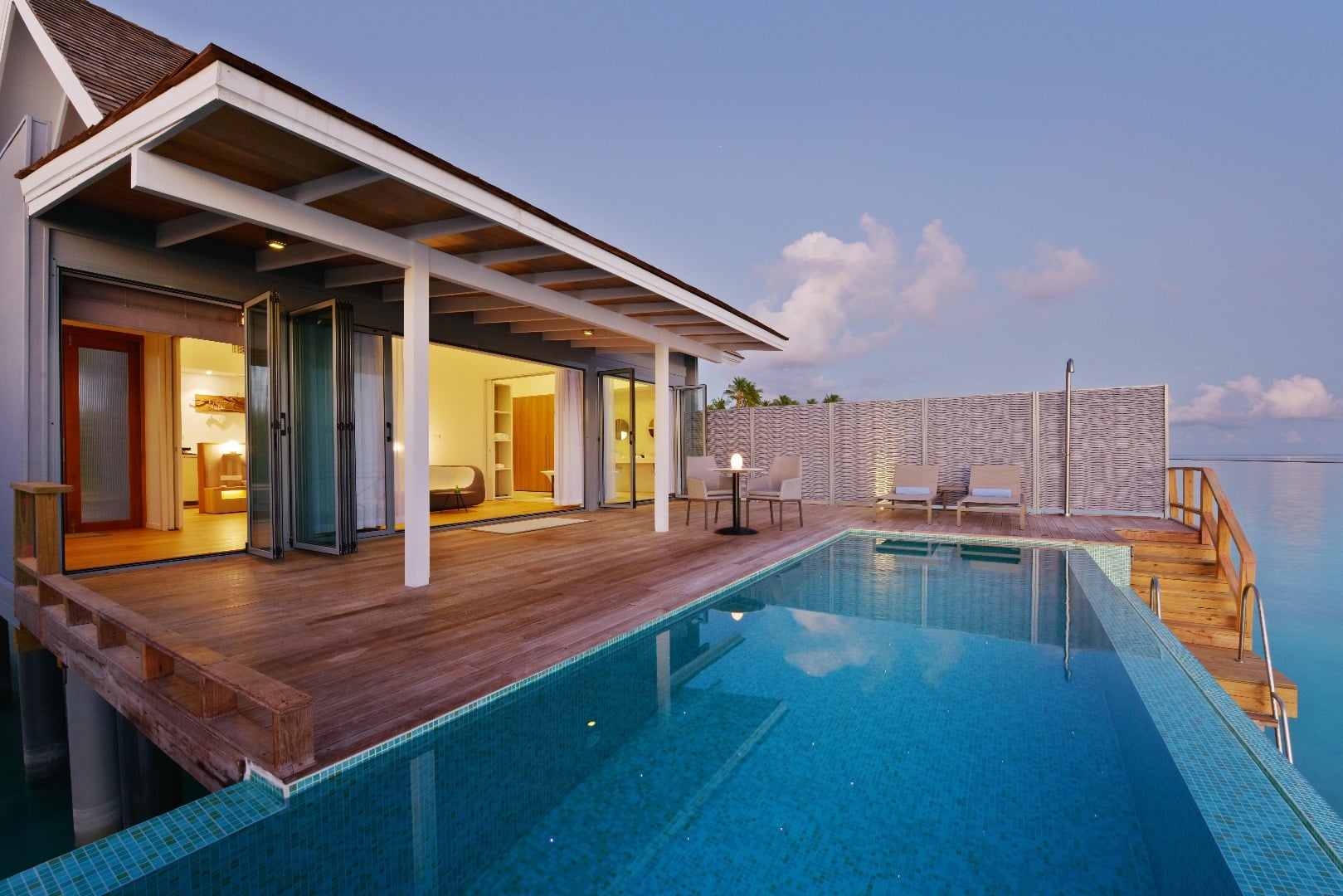 Water Villa mit Jacuzzi in Niva Kuramathi