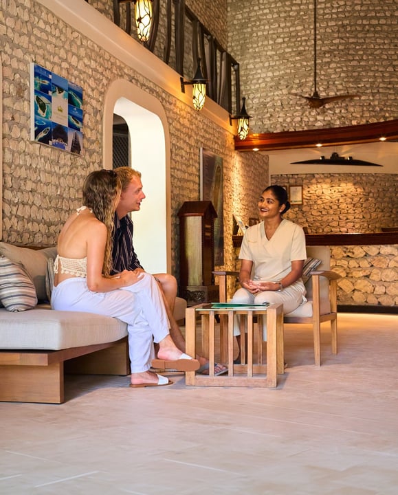 Foto di Kuredu Island Resort & Spa a Kuredu Island Resort. Potrebbe essere un'immagine di una o più persone e testo.