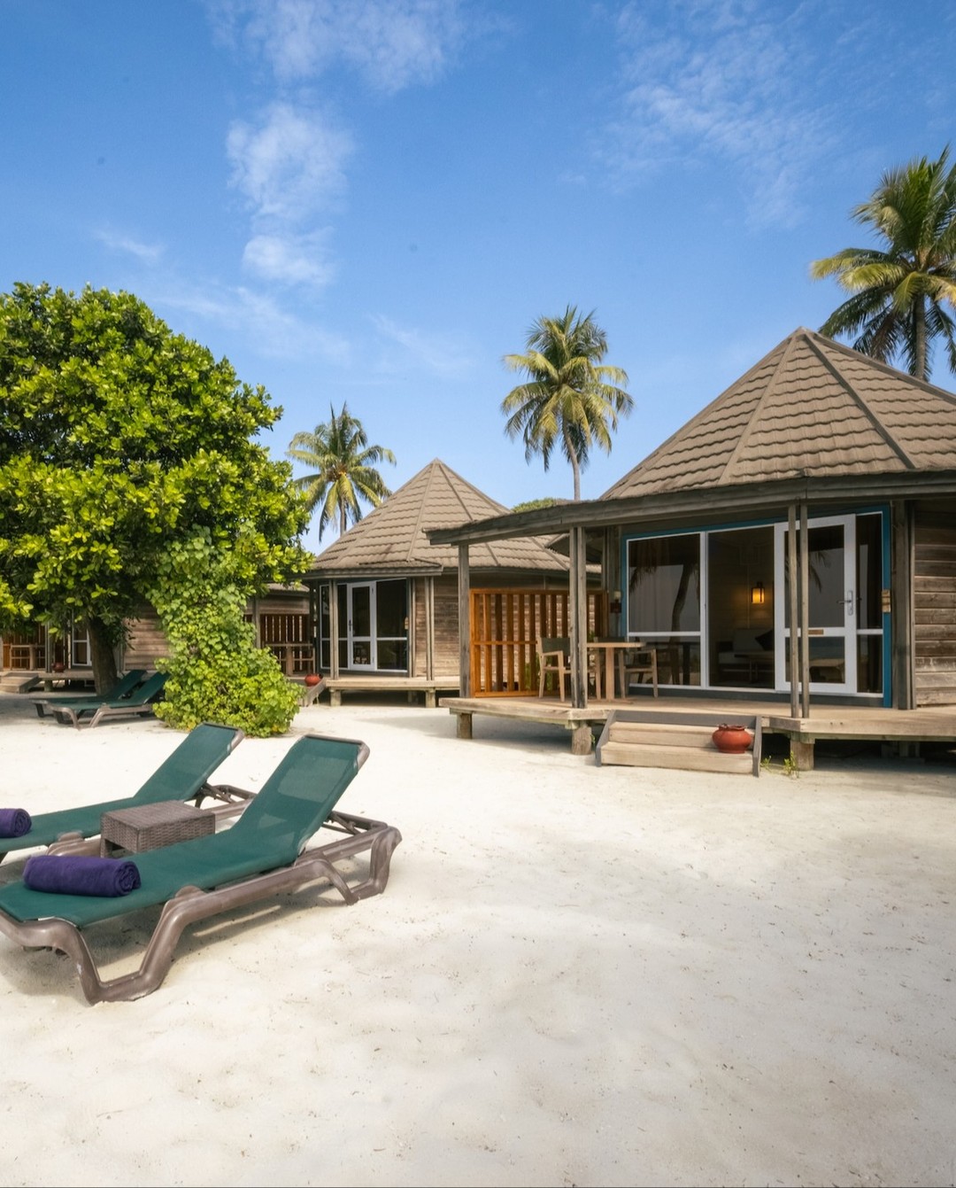 Foto di Kuredu Island Resort & Spa del 17 settembre 2026. Potrebbe essere un'immagine di lettino, cabana e testo.