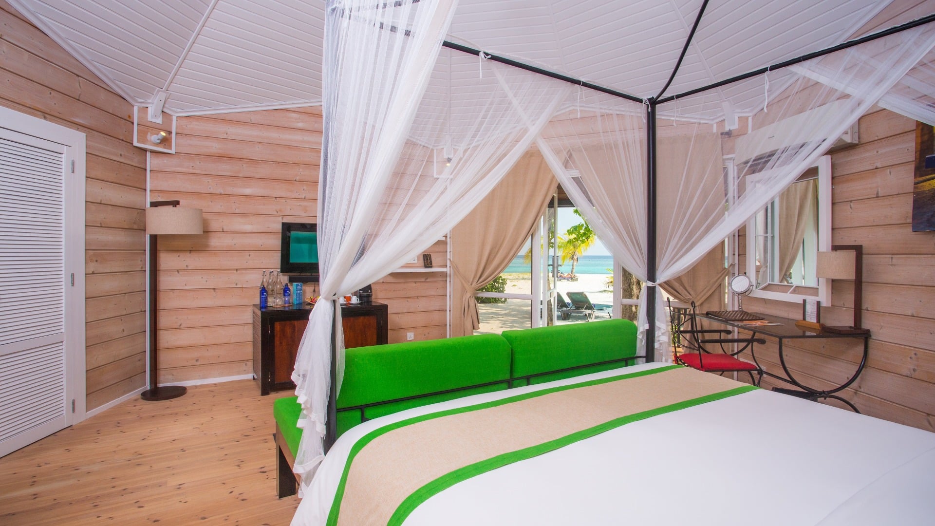 Sangu Jacuzzi Beach Villa im Kuredu Island Resort & Spa