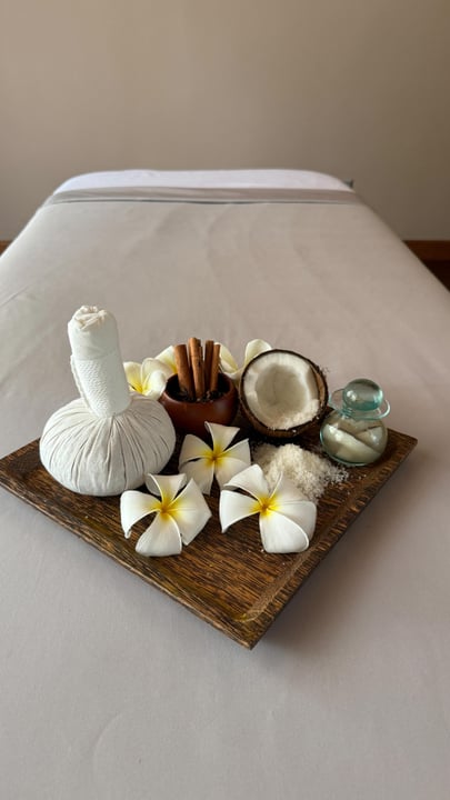 A space prepared just for you 🌿
From the treatment bed to every carefully arranged detail, Lime Spa sets the tone for pure relaxation before your journey even begins.