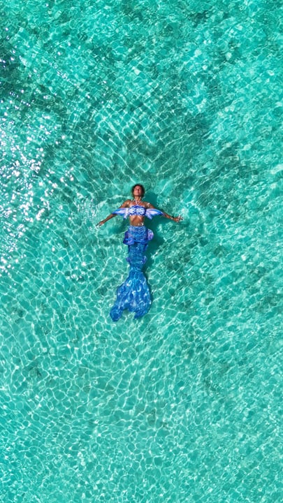 Turn your mermaid dream into reality 🧜‍♀️✨

Join our Mermaid Program and swim with a real mermaid tail. Ready to try?

🏝️ @nivakurumbamaldives
📍 North Male Atoll
🧜‍♀️ @morepoplecho

#mermaid #euro