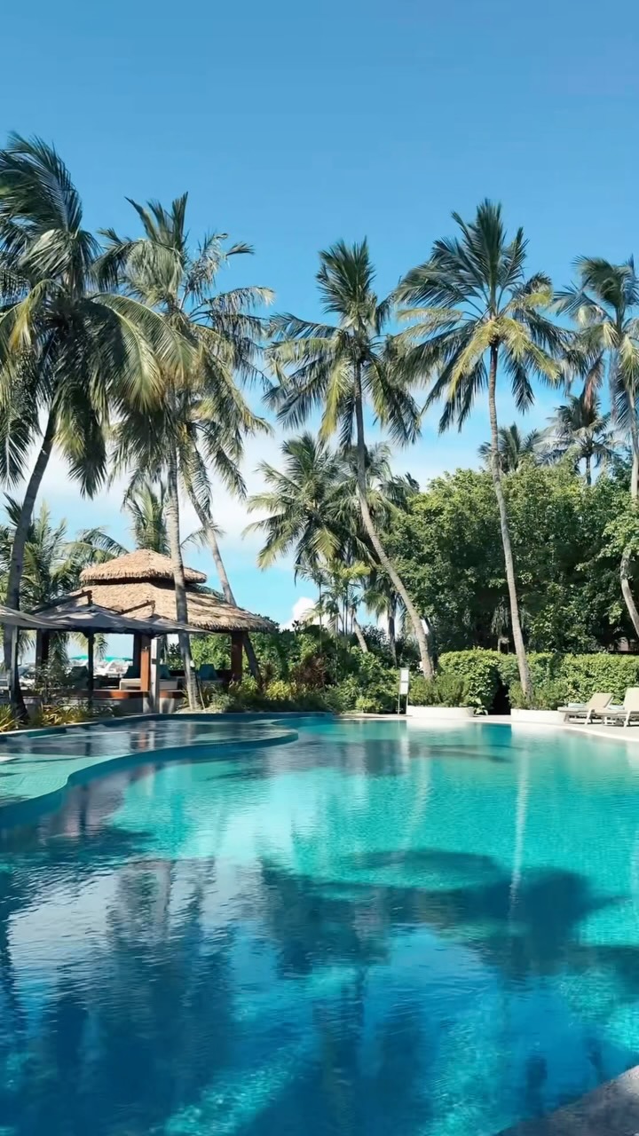 Spüren Sie den Island Spirit 🌴✨

Goldene Sonnenuntergänge, türkisfarbenes Wasser und Momente, die noch lange nach der Reise in Erinnerung bleiben. Entdecken Sie die Schönheit des Insellebens, in dem jeder Tag ein wenig heller scheint.