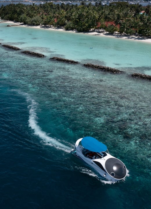 Foto von Niva Kurumba Maldives vom 04. Juli 2026. Könnte ein Bild von Jetski, Wasserflugzeug, U-Boot, Hubschrauber, Schiff, Schnellboot, Floß, Yacht, Ozean und Text sein.