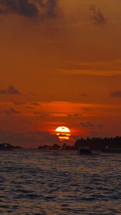 As daylight softens, the island reveals its most beautiful colours. Golden skies, gentle waves and a moment made for slowing down.

How would you spend your golden hour? 🌞

#NivaKurumba #ResortMaldiv