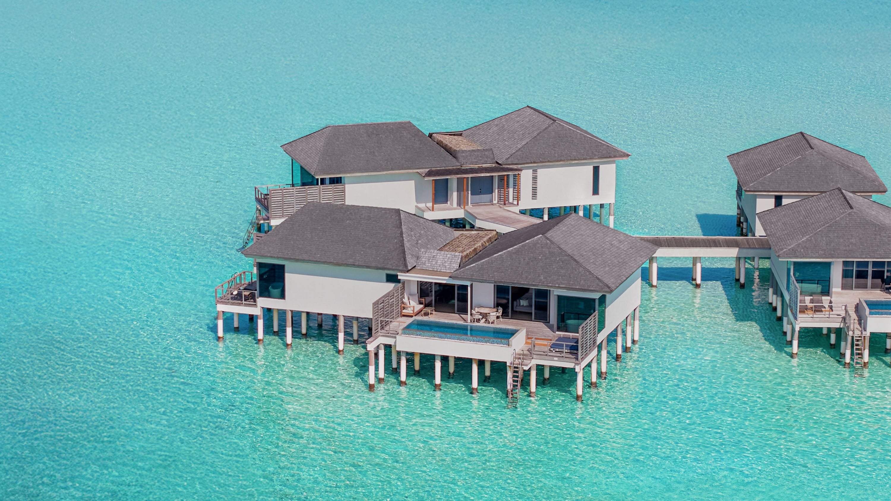 Zwei-Schlafzimmer-Wasservilla - Luftaufnahme im Le Méridien Maldives Resort & Spa