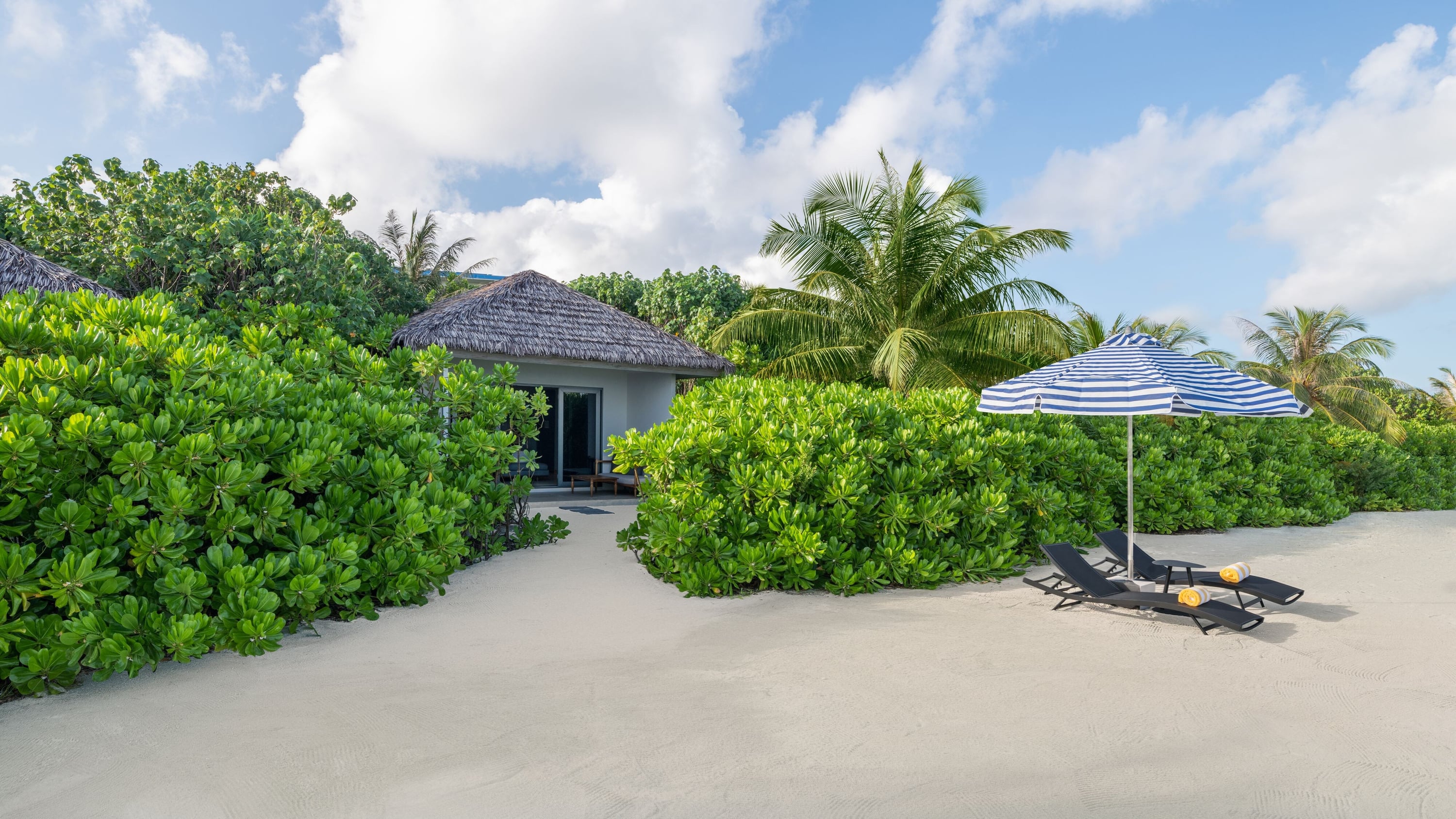 Beach Villa Außenansicht - Mit Strandzugang im Le Méridien Maldives Resort & Spa